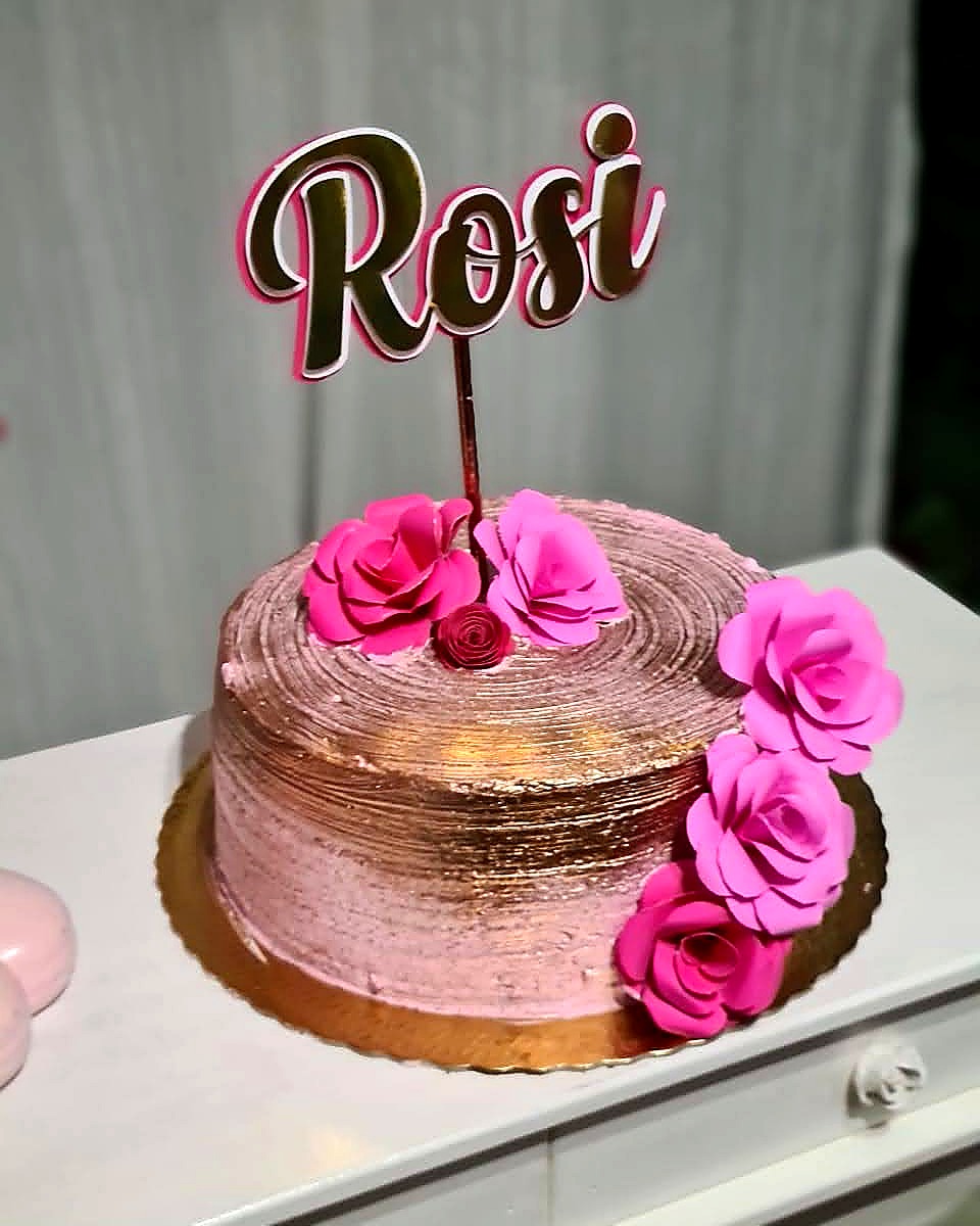Bolo rosa personalizado